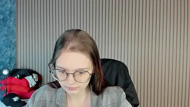 Snapshot of shy_elina01 chatting on October 6, 10:23 am shy elina01 online show from October 6, 10:23 am