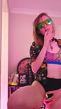 lonely Cosplay chick online show from December 13, 8:14 pm