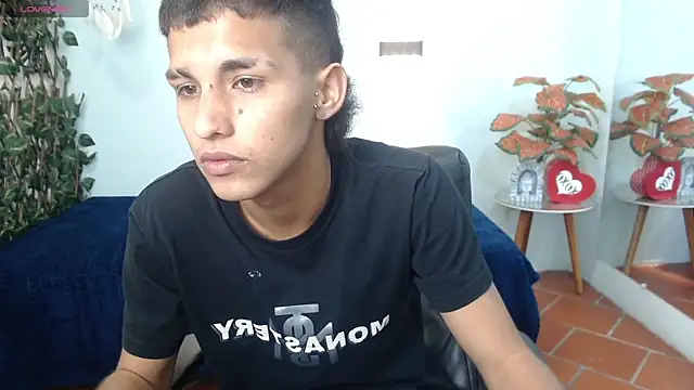 Snapshot of LiamBlack16 chatting on October 12, 1:32 pm LiamBlack16 online show from October 12, 1:32 pm