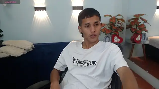 Snapshot of LiamBlack16 chatting on October 14, 1:01 pm LiamBlack16 online show from October 14, 1:01 pm