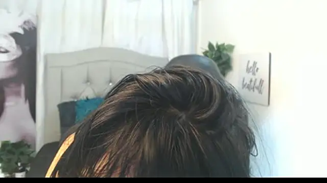 annyrusso online show from December 3, 2:04 pm