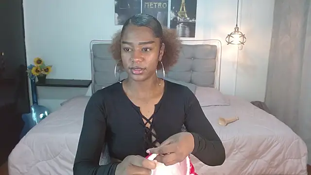 Snapshot of samara_roxx chatting on October 31, 2:56 am samara roxx online show from October 31, 2:56 am