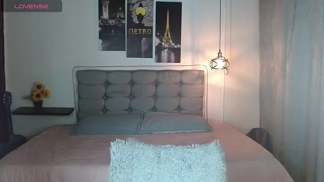 Snapshot of samara_roxx chatting on November 15, 12:08 am samara roxx online show from November 15, 12:08 am