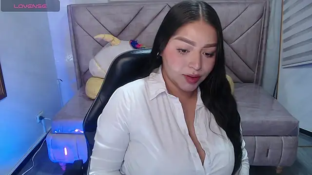 Snapshot of Dayan_v_ chatting on November 5, 8:42 pm Dayan v online show from November 5, 8:42 pm