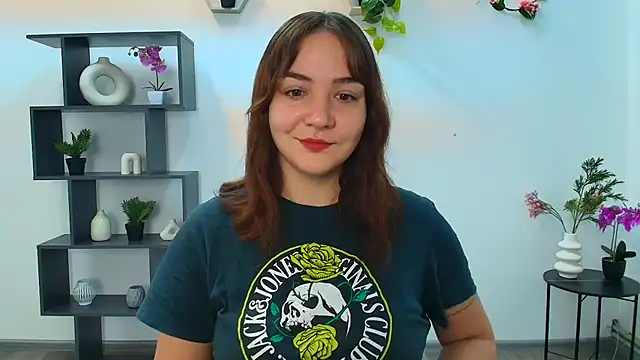 Snapshot of OliviaMontgommery chatting on October 9, 5:16 am OliviaMontgommery online show from October 9, 5:16 am