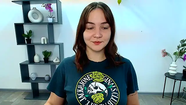 Snapshot of OliviaMontgommery chatting on October 21, 5:08 am OliviaMontgommery online show from October 21, 5:08 am