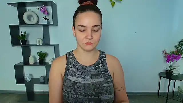 Snapshot of OliviaMontgommery chatting on November 11, 6:57 am OliviaMontgommery online show from November 11, 6:57 am