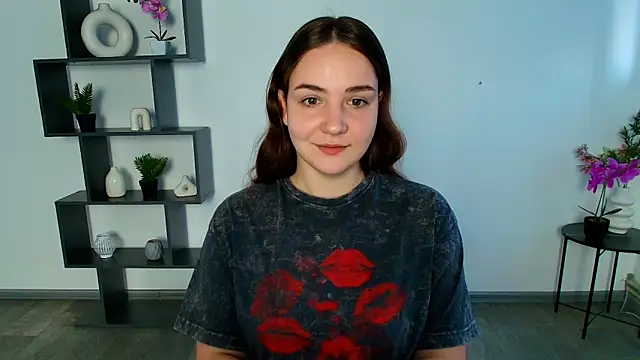 Snapshot of OliviaMontgommery chatting on November 22, 6:01 am OliviaMontgommery online show from November 22, 6:01 am