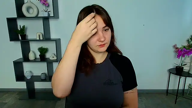 Snapshot of OliviaMontgommery chatting on December 1, 7:13 am OliviaMontgommery online show from December 1, 7:13 am