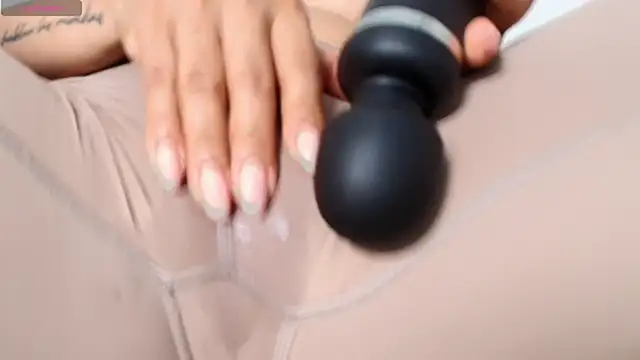 Snapshot of Shanell_Rousex chatting on October 30, 5:35 pm Shanell Rousex online show from October 30, 5:35 pm