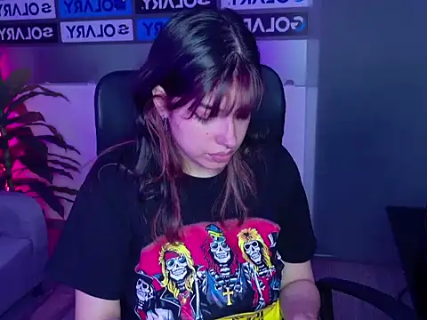 Violetta Swett  online show from November 14, 1:21 pm