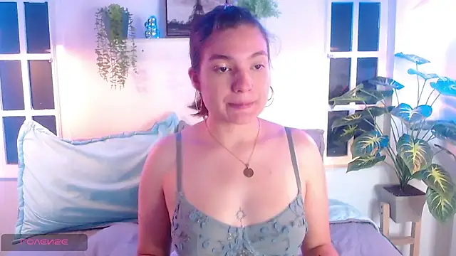 Snapshot of Viollet_C chatting on October 12, 1:37 am Viollet C online show from October 12, 1:37 am