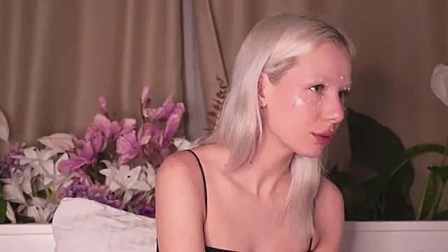 Snapshot of RanyThomson chatting on November 2, 6:32 pm RanyThomson online show from November 2, 6:32 pm