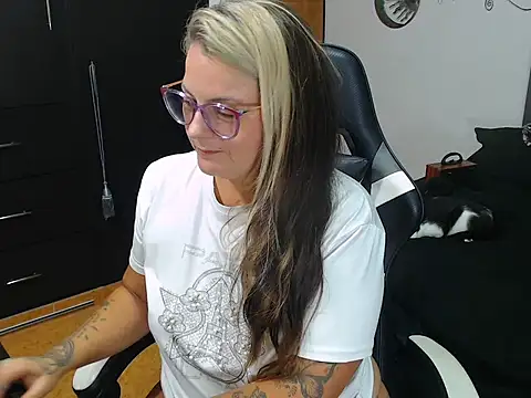 Snapshot of perlagoloza05 chatting on October 23, 3:39 am perlagoloza05 online show from October 23, 3:39 am