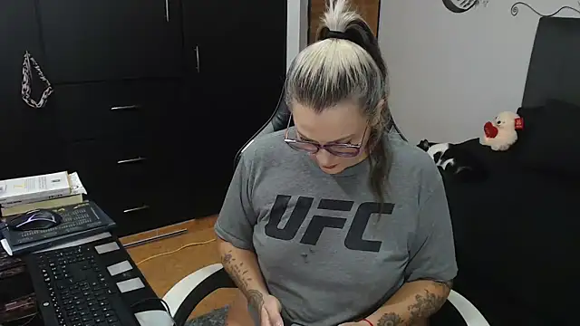 Snapshot of perlagoloza05 chatting on November 10, 2:32 am perlagoloza05 online show from November 10, 2:32 am