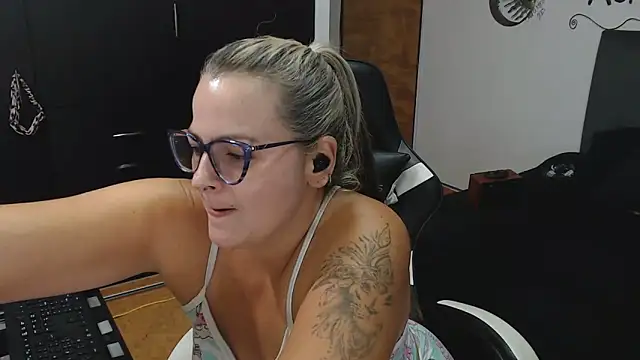 Snapshot of perlagoloza05 chatting on November 11, 2:55 am perlagoloza05 online show from November 11, 2:55 am