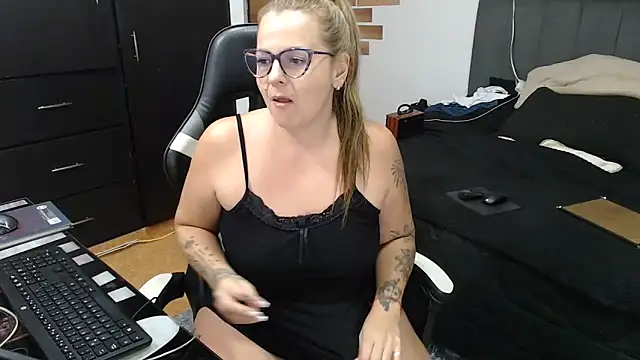 Snapshot of perlagoloza05 chatting on February 18, 2:51 am perlagoloza05 online show from February 18, 2:51 am