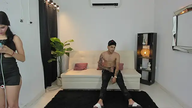 Snapshot of amazinghotgirl chatting on February 13, 6:59 pm amazinghotgirl online show from February 13, 6:59 pm