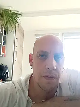 Snapshot of Kobradera1984 chatting on October 3, 7:16 am Kobradera1984 online show from October 3, 7:16 am