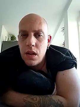 Snapshot of Kobradera1984 chatting on October 13, 2:39 pm Kobradera1984 online show from October 13, 2:39 pm