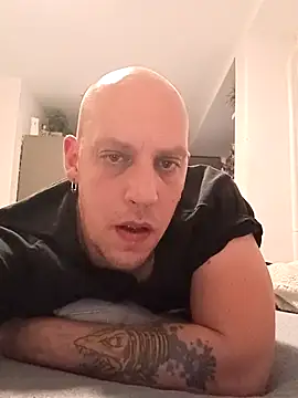 Snapshot of Kobradera1984 chatting on October 17, 3:58 pm Kobradera1984 online show from October 17, 3:58 pm