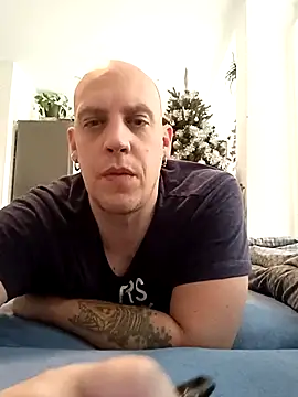 Snapshot of Kobradera1984 chatting on December 16, 9:58 am Kobradera1984 online show from December 16, 9:58 am