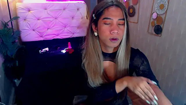 Snapshot of Ursweet_nathaliee chatting on October 13, 12:10 am Ursweet nathaliee online show from October 13, 12:10 am