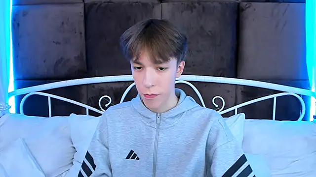 Snapshot of MarkBranston chatting on November 9, 10:57 am MarkBranston online show from November 9, 10:57 am