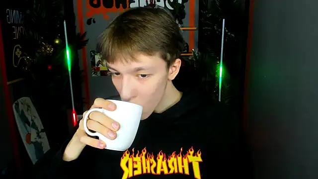 Snapshot of MarkBranston chatting on December 14, 11:04 am MarkBranston online show from December 14, 11:04 am