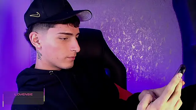 MateoMitchell online show from November 18, 4:28 am