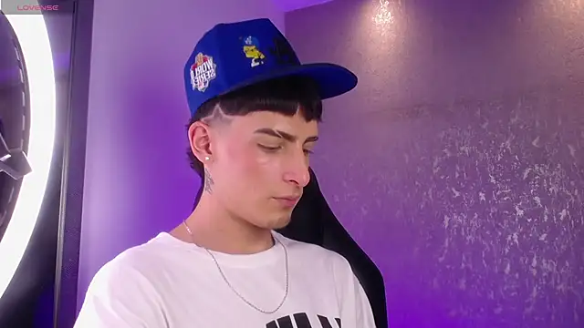 MateoMitchell online show from April 20, 10:33 pm