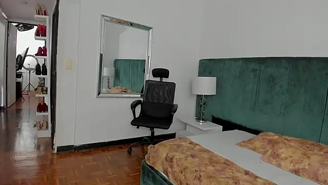 Alanha   online show from November 17, 4:07 am