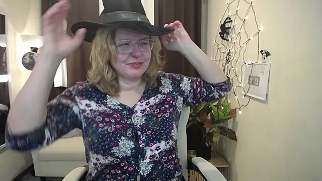 VestaWoody online show from October 29, 6:59 am