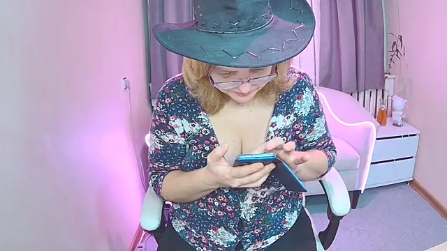 VestaWoody online show from November 24, 7:19 am