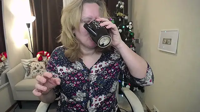 VestaWoody online show from December 1, 7:35 am