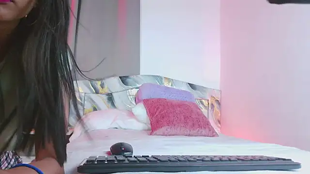 Snapshot of luna_valen chatting on November 21, 8:18 pm luna valen online show from November 21, 8:18 pm