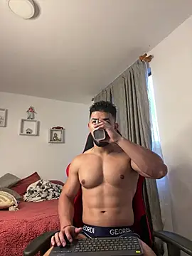 Ezzio Scolaro online show from February 6, 12:08 pm