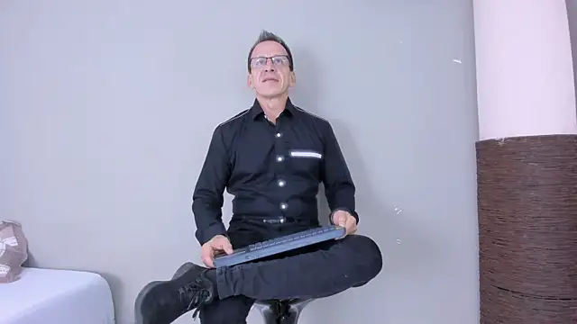  axelking  online show from November 10, 11:53 am