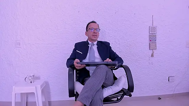  axelking  online show from February 19, 11:39 am