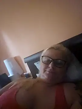 NieMaJazdyBezGwiazdy7883 online show from October 8, 8:12 am