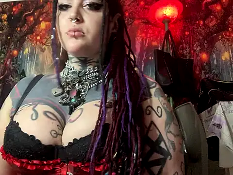 Snapshot of nyxvelon chatting on October 21, 8:42 pm nyxvelon online show from October 21, 8:42 pm