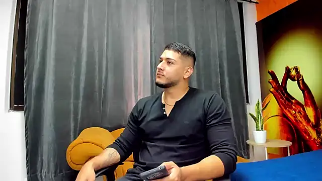 Snapshot of jasonshaw25 chatting on November 15, 5:42 pm jasonshaw25 online show from November 15, 5:42 pm