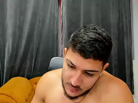 Snapshot of jasonshaw25 chatting on December 16, 5:51 pm jasonshaw25 online show from December 16, 5:51 pm