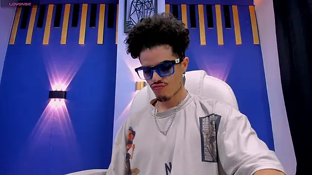 Snapshot of imsammytop chatting on November 16, 1:49 pm imsammytop online show from November 16, 1:49 pm