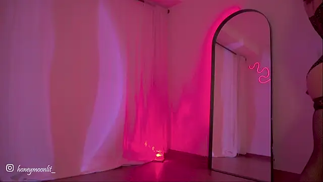 Snapshot of _issy chatting on October 12, 2:54 am issy online show from October 12, 2:54 am