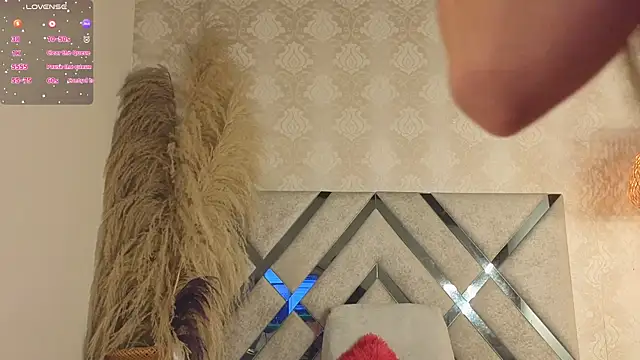 Snapshot of kimhilton_ chatting on December 3, 3:58 am kimhilton online show from December 3, 3:58 am