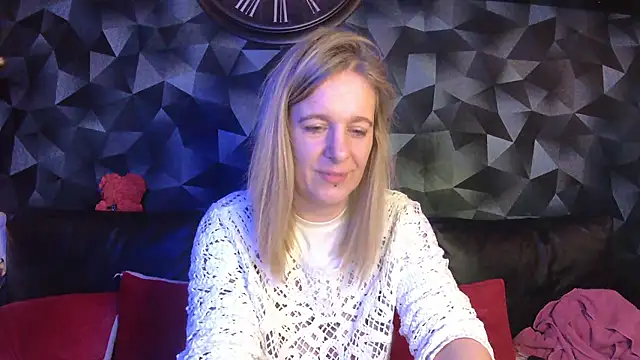 Delichieuse5 online show from January 12, 9:09 pm