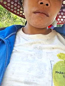 Snapshot of miomio-12 chatting on October 13, 2:11 am miomio-12 online show from October 13, 2:11 am