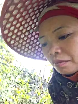 Snapshot of miomio-12 chatting on October 17, 9:23 am miomio-12 online show from October 17, 9:23 am