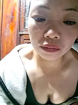 Snapshot of miomio-12 chatting on October 17, 9:28 pm miomio-12 online show from October 17, 9:28 pm